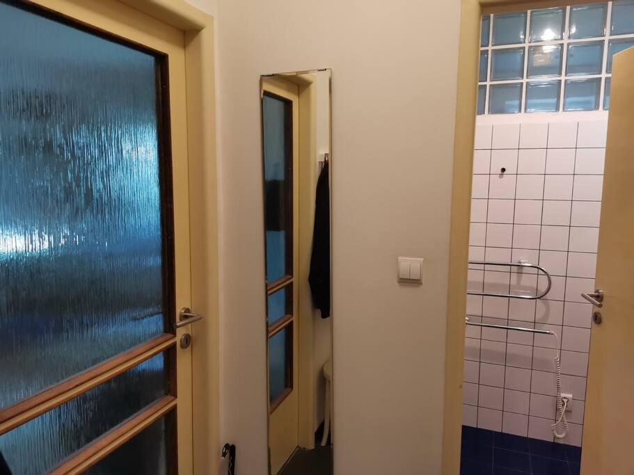 Cozy Studio In The City Centre Near Train Station บราติสลาวา ภายนอก รูปภาพ
